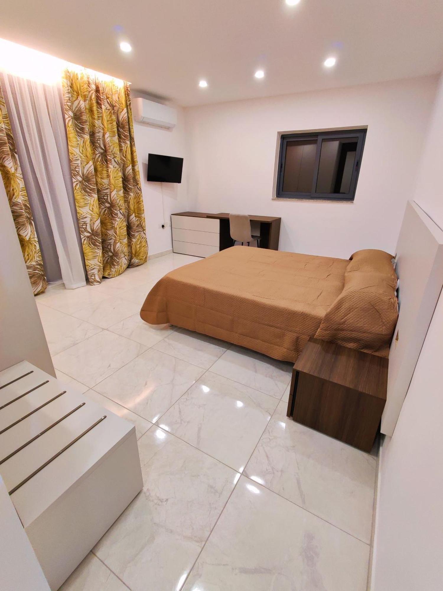 Diamond Qawra - Side Sea View Apartment St. Paul's Bay
